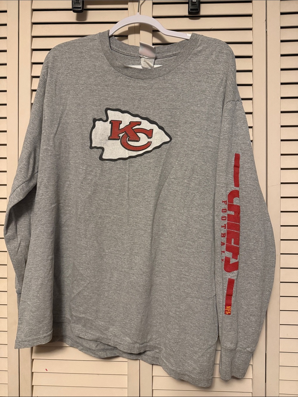 NFL Gray Long-Sleeve Tee with Red Chiefs Logo
